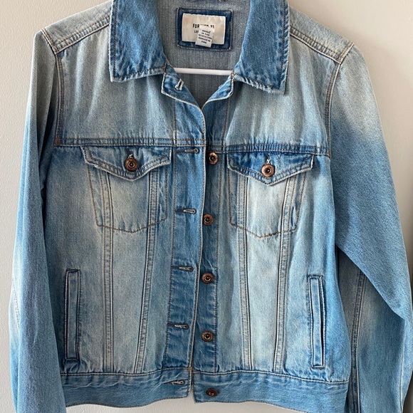Jean jacket - Picture 1 of 3